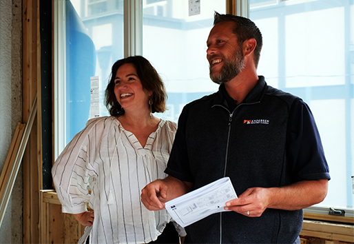 customer and contractor discussing project